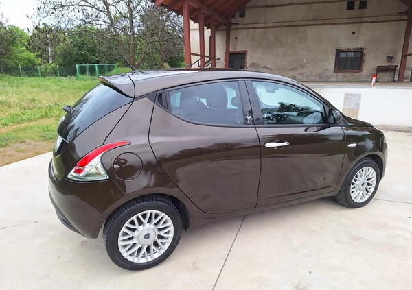 Lancia Ypsilon cena 24900 przebieg: 169300, rok produkcji 2014 z Dzierżoniów małe 379